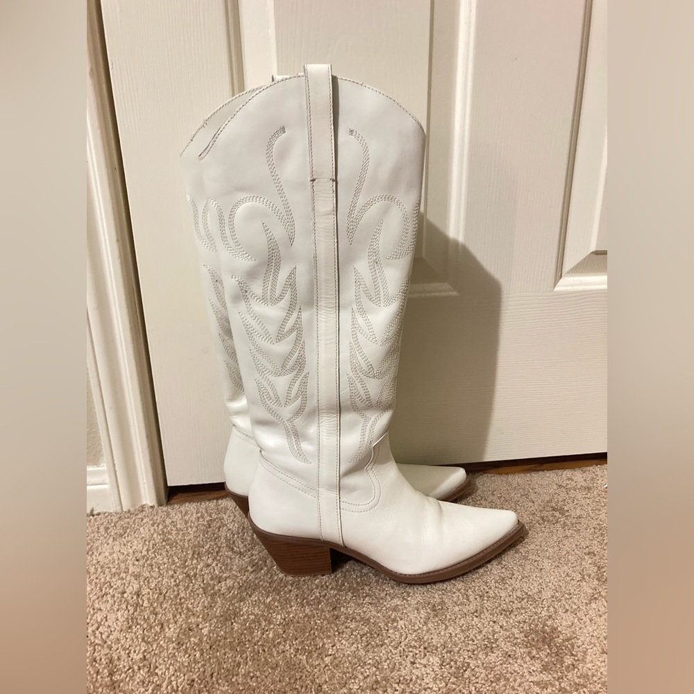 Coconuts by Matisse Tall White Cowgirl Boots size 8.5